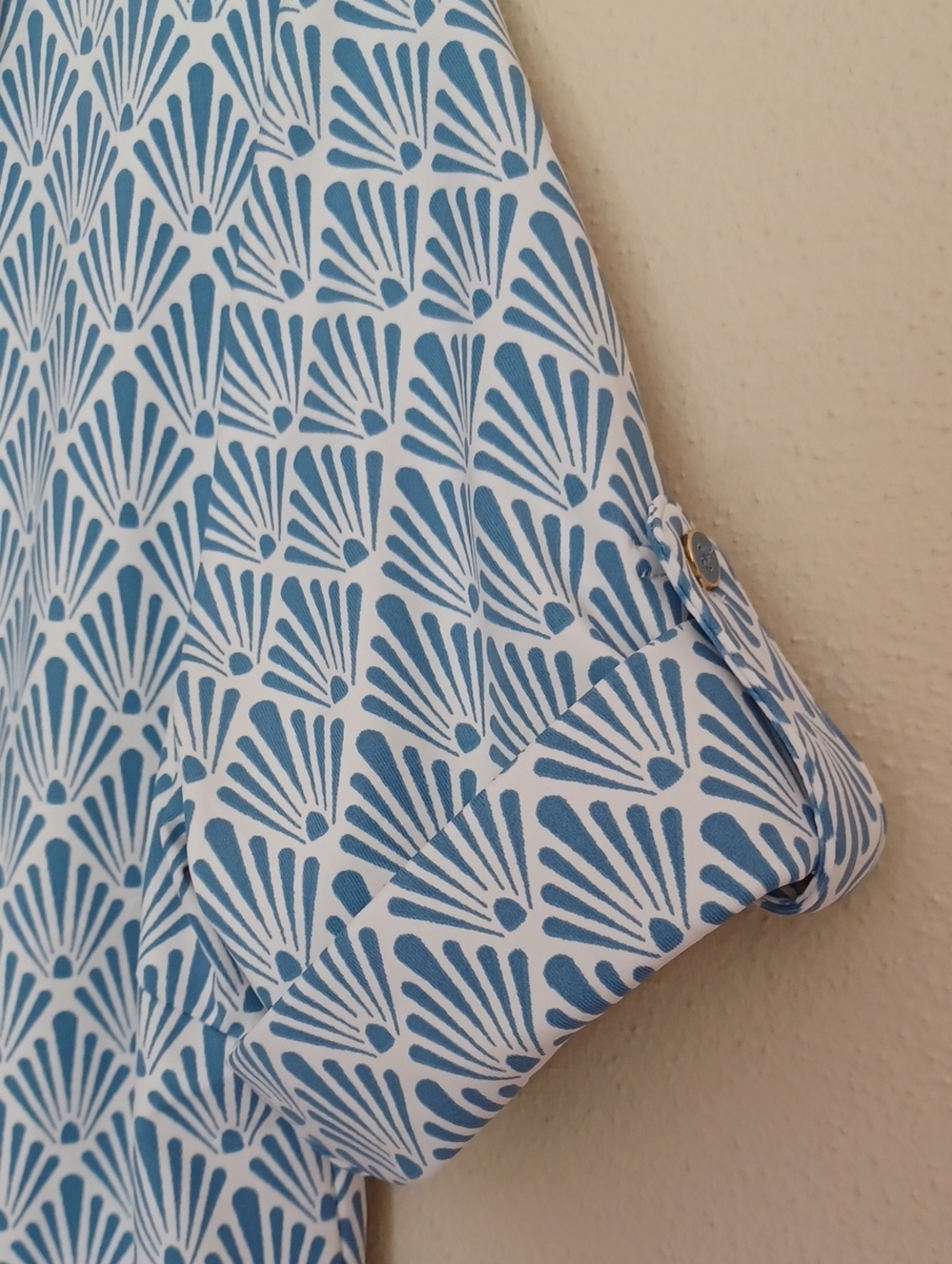 J Mclaughlin Cornelia Shirt Sandshell Print Catalina Cloth SZ M Blue White NWOT - Picture 6 of 14